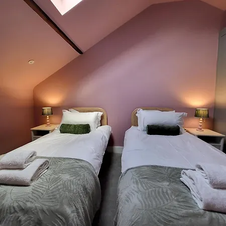 Church House Apartment *